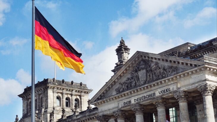 German flag in-front of Dem Deutschen Volke